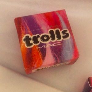 ❣️SOLD❣️MAC Cosmetics X Good Luck Trolls LE Eyeshadow  - Suns Out Buns Out
